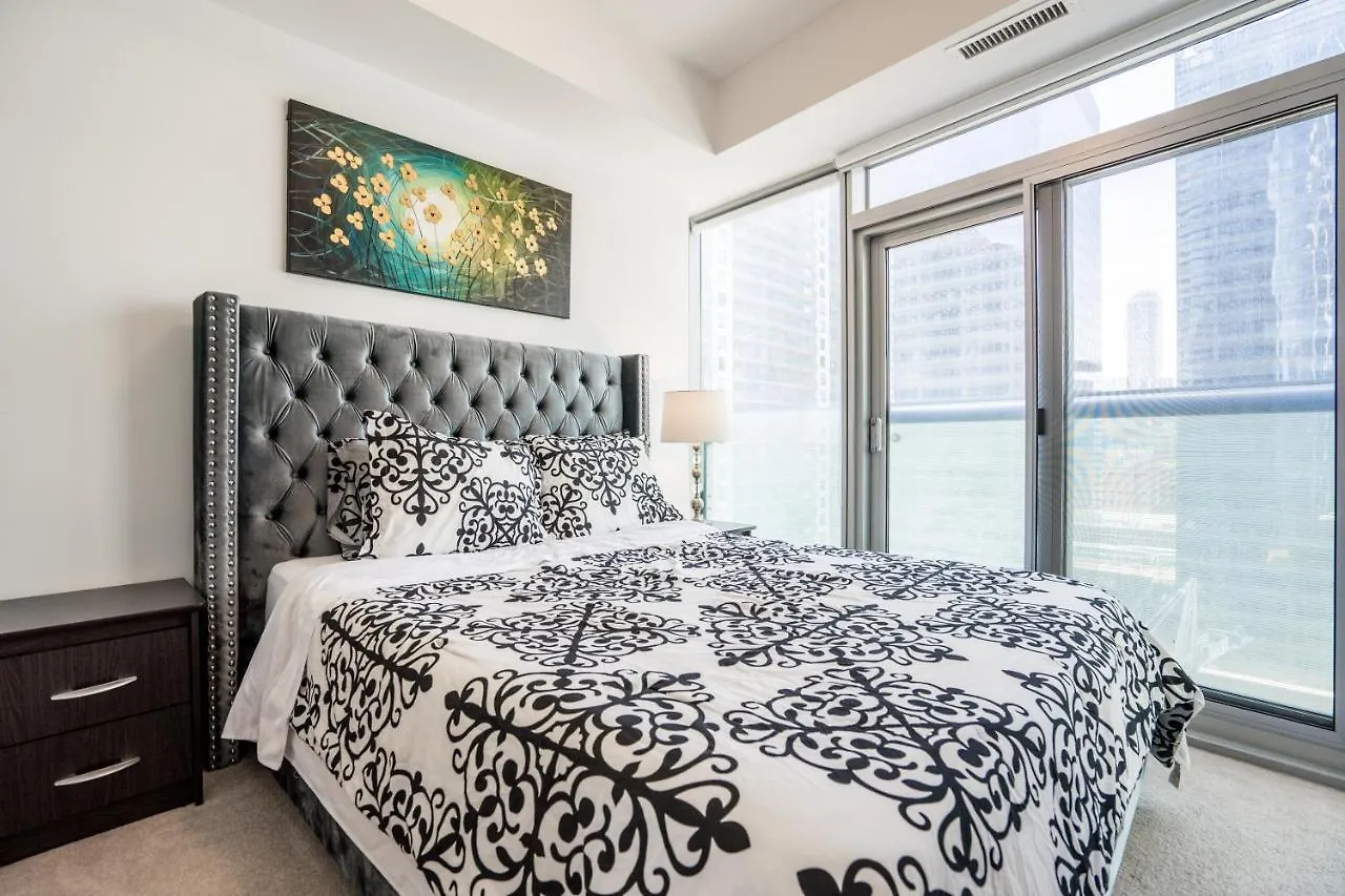 Aaira Suites Toronto 0*,