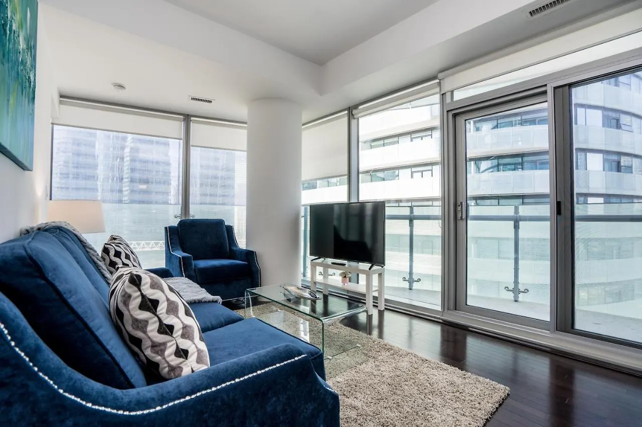 Aaira Suites Toronto 0*,