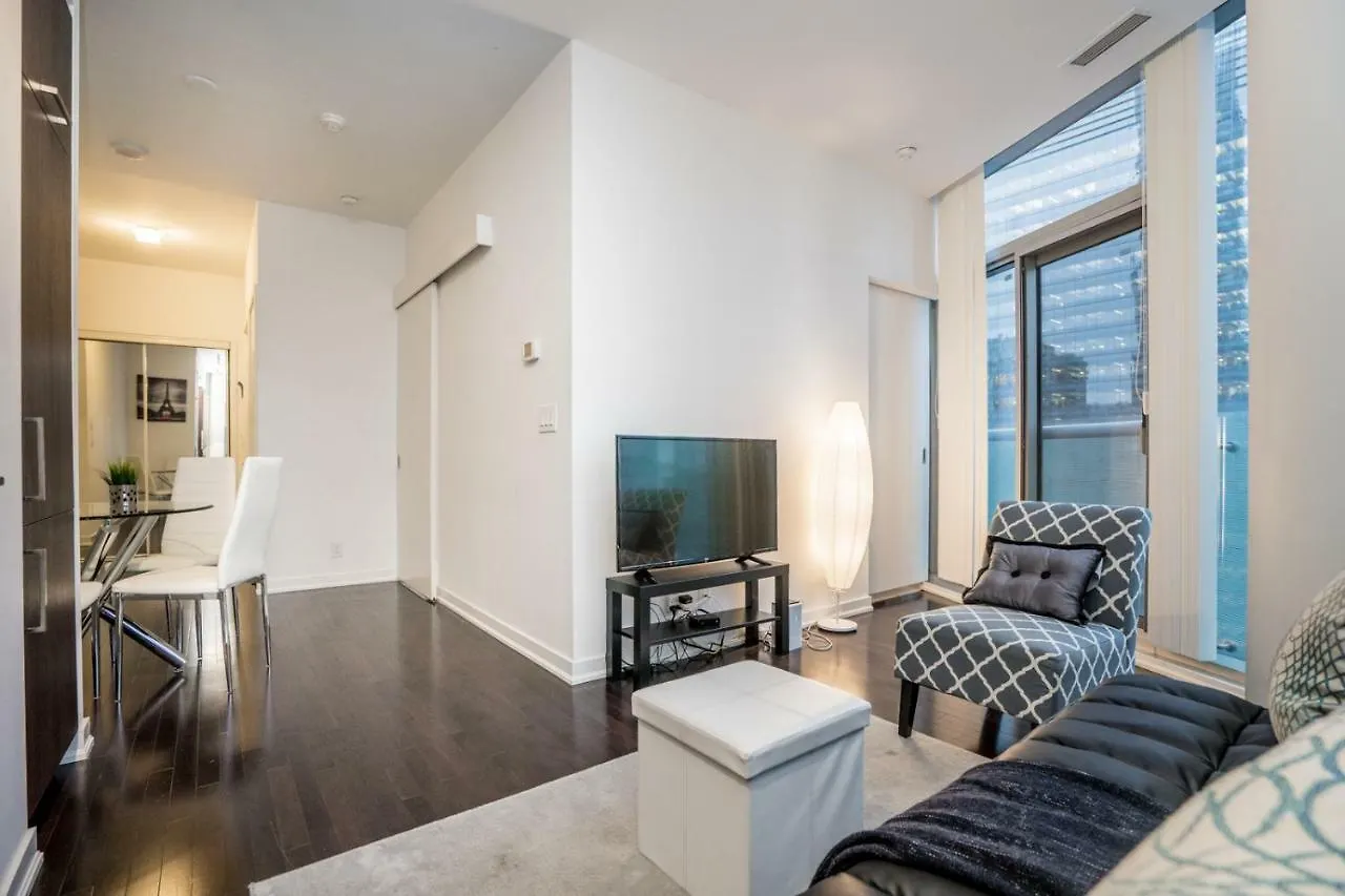 Aaira Suites Toronto 0*,