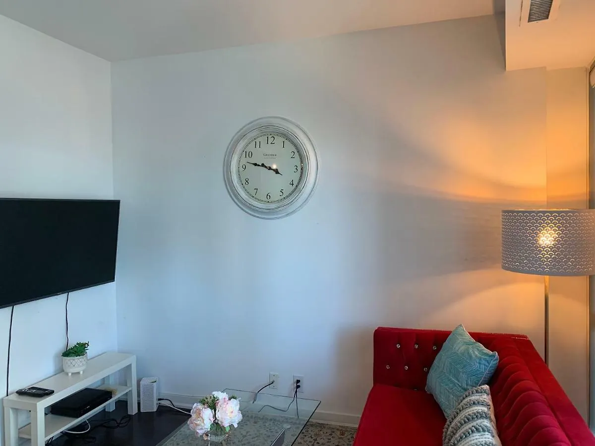 Aaira Suites Toronto 0*,
